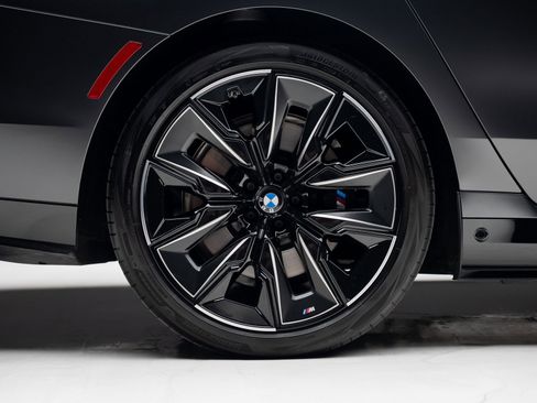 Used 2023 BMW i7 xDrive60 image 35