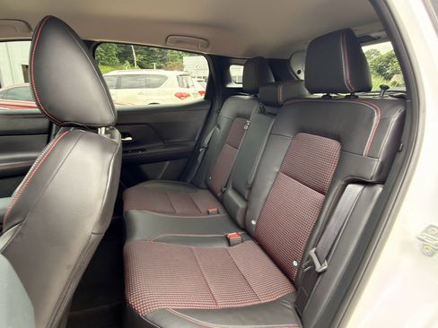 Used 2025 Nissan Kicks SR AWD/4WD image 19