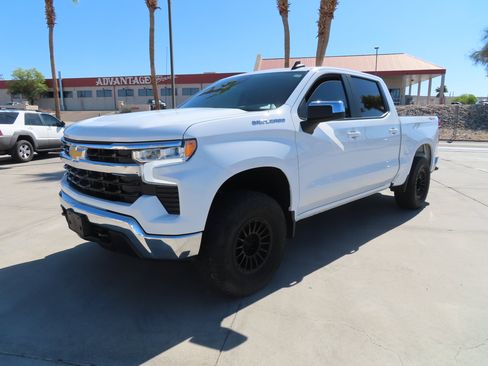 Used 2023 Chevrolet Silverado 1500 LT image 3