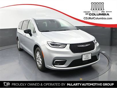 New 2026 Chrysler Pacifica Select