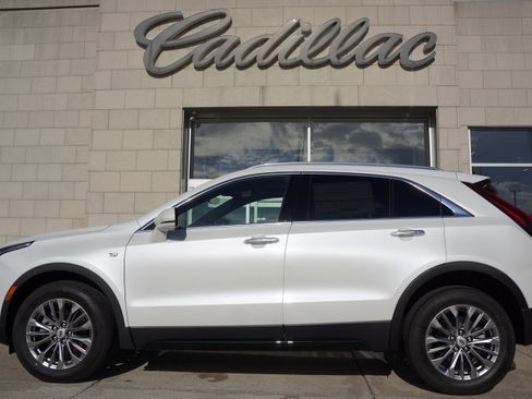 Used 2024 Cadillac XT4 Premium Luxury image 10