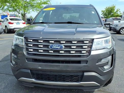Used 2017 Ford Explorer XLT w/ Equipment Group 201A AWD/4WD image 2