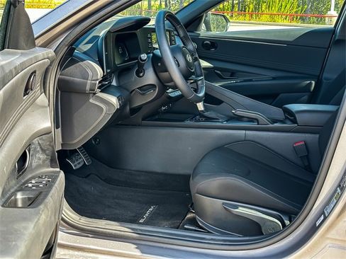 Used 2025 Hyundai Elantra Sport image 10
