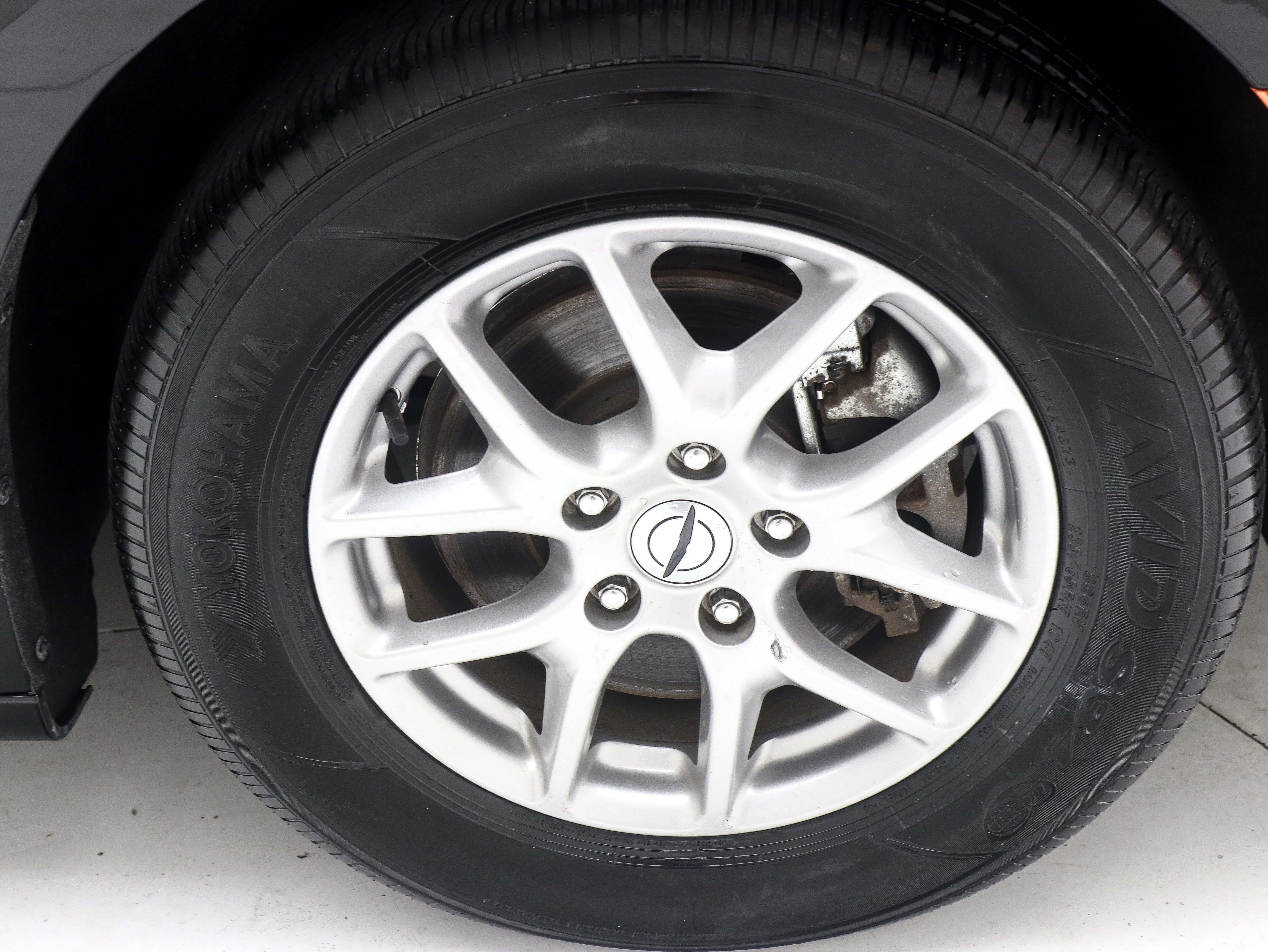 Used 2024 Chrysler Pacifica Touring FWD image 32