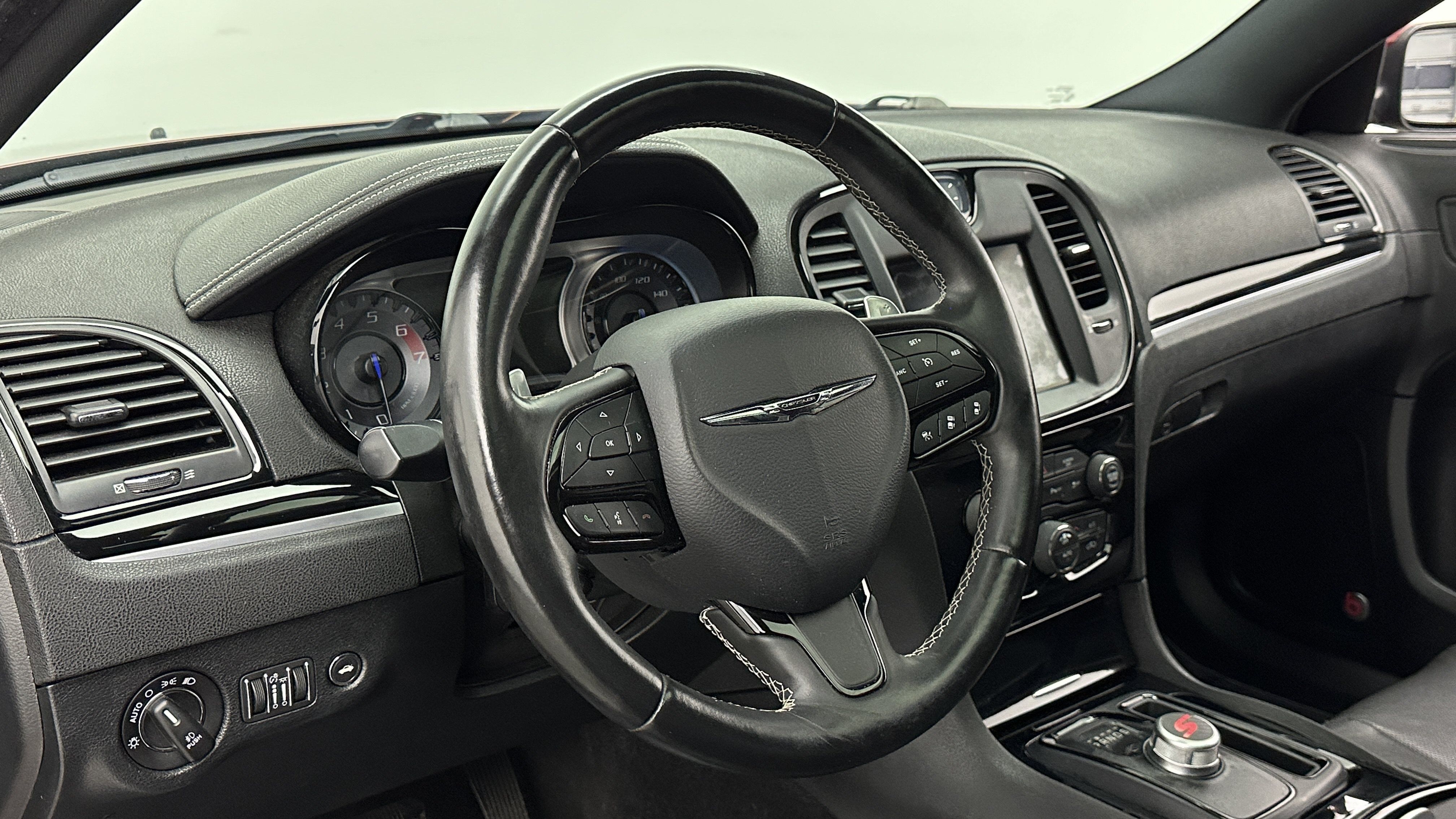 Used 2018 Chrysler 300 S w/ 300S Premium Group RWD image 14