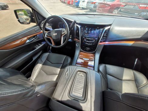 Used 2018 Cadillac Escalade Premium Luxury RWD image 27
