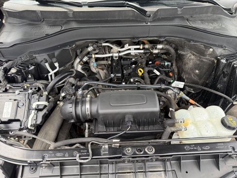 Used 2022 Ford Explorer XLT AWD/4WD image 32