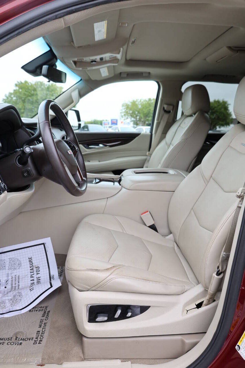 Used 2017 Cadillac Escalade Premium Luxury AWD/4WD image 13