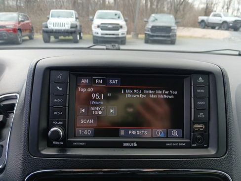 Used 2019 Dodge Grand Caravan SE w/ UConnect Hands-Free Group image 18