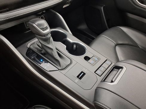 Used 2022 Toyota Highlander XLE image 20