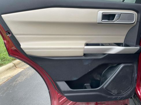Used 2020 Ford Explorer Limited RWD image 15