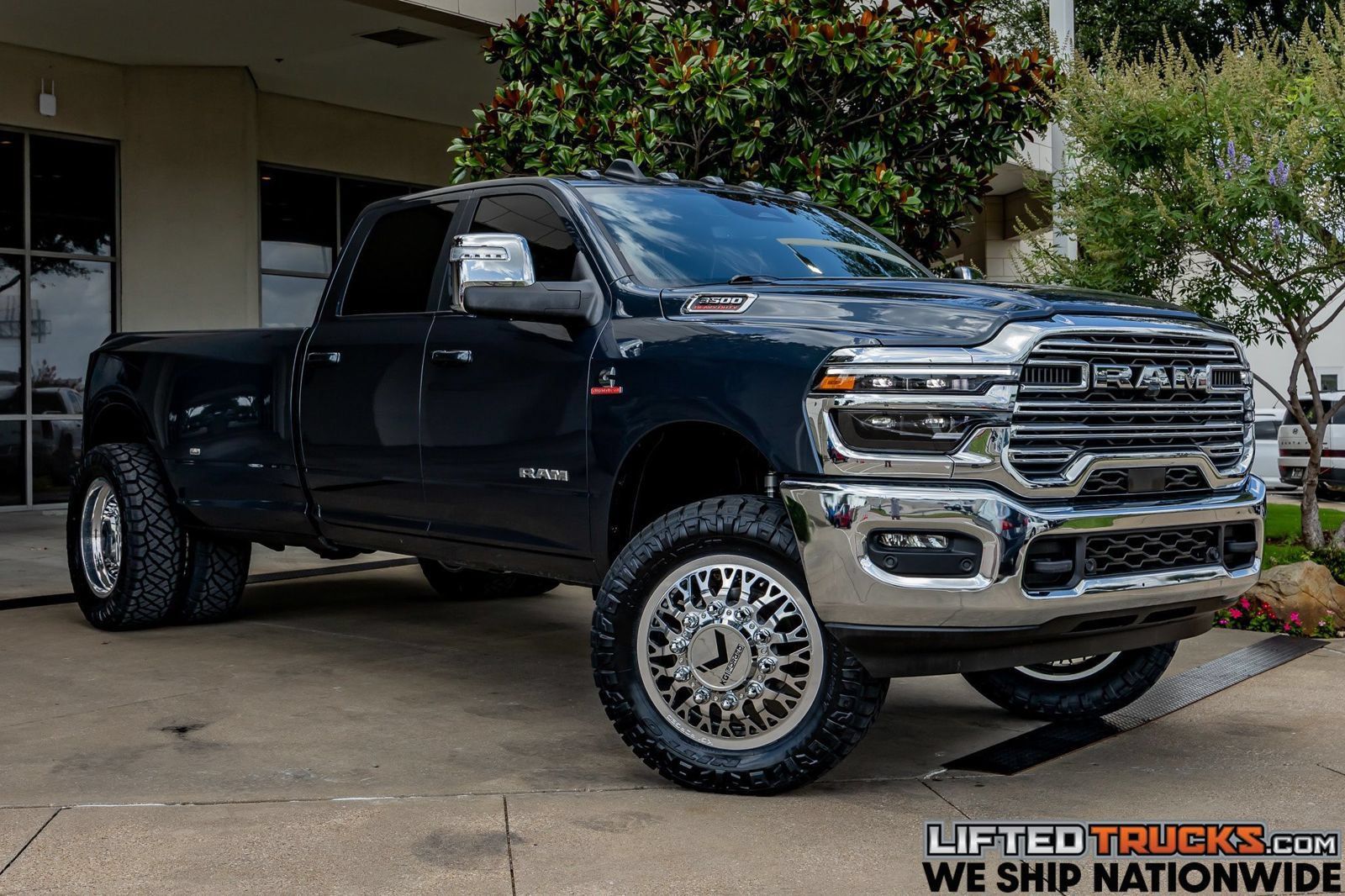 Used 2025 RAM 3500 Laramie AWD/4WD image 1