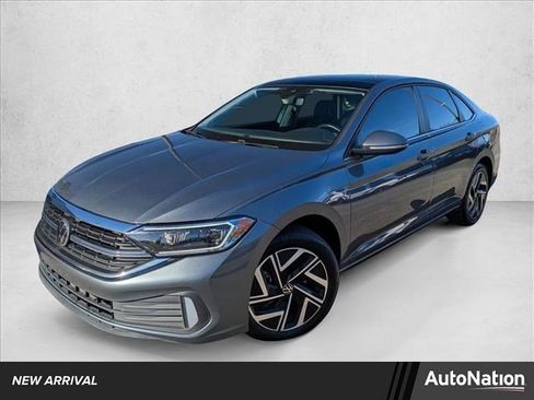 Used 2023 Volkswagen Jetta SEL image 1