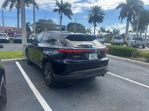 Used 2021 Toyota Venza LE image 5