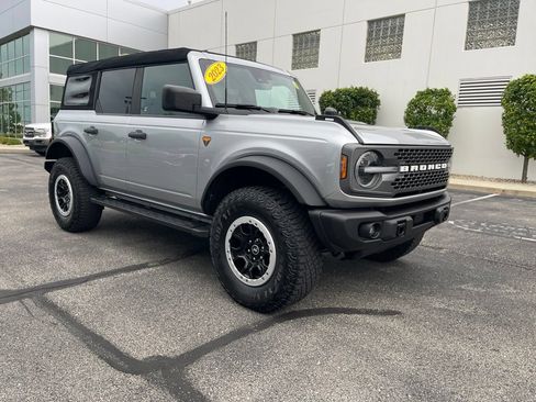 Used 2023 Ford Bronco Badlands w/ Sasquatch Package AWD/4WD image 3