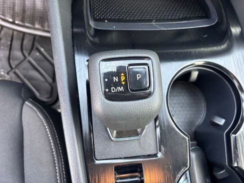 Used 2024 Nissan Rogue S image 31