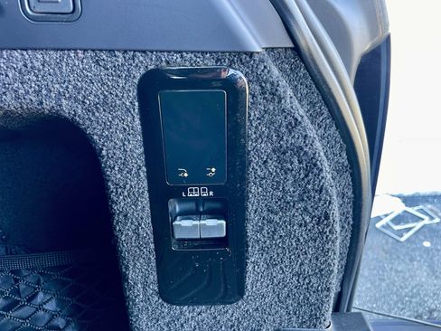 Used 2023 Land Rover Range Rover SE image 37