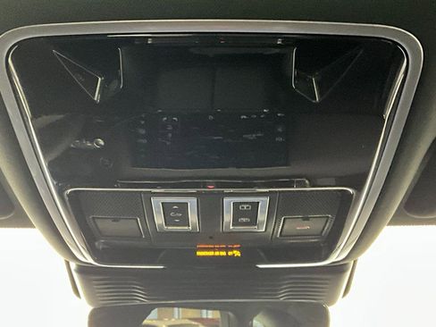 Used 2026 Land Rover Range Rover Velar S AWD/4WD image 13