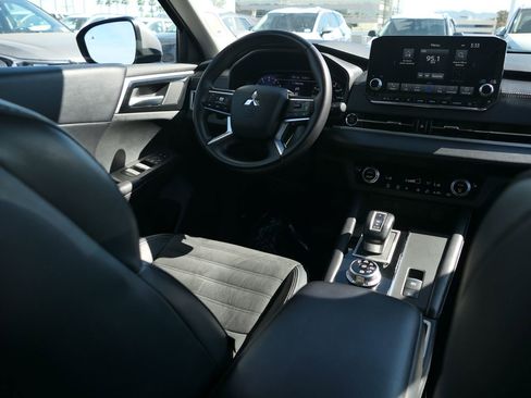 Used 2024 Mitsubishi Outlander SE image 26