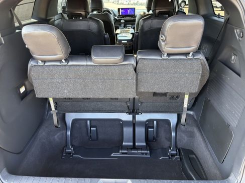 Used 2025 Toyota Sienna Platinum AWD/4WD image 36