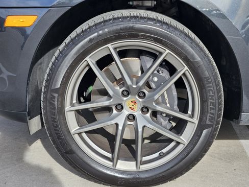 Certified 2025 Porsche Macan image 14