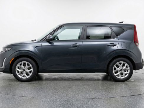 Used 2025 Kia Soul LX w/ LX Technology Package FWD image 5