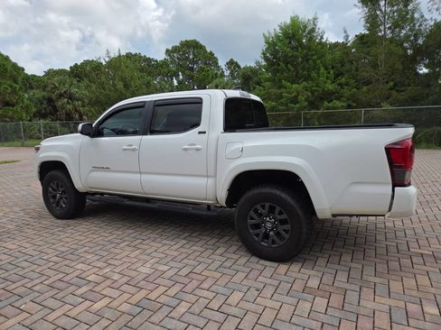Used 2023 Toyota Tacoma SR5 w/ Technology Package AWD/4WD image 9