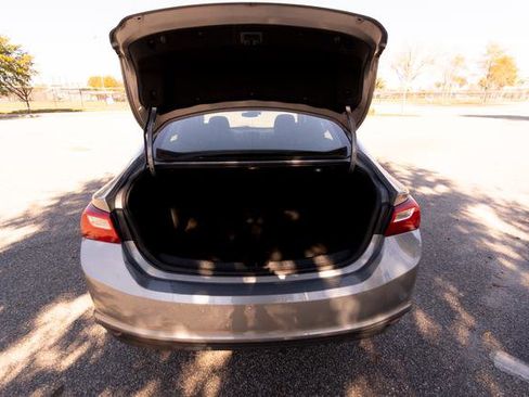 Used 2023 Chevrolet Malibu LT image 30