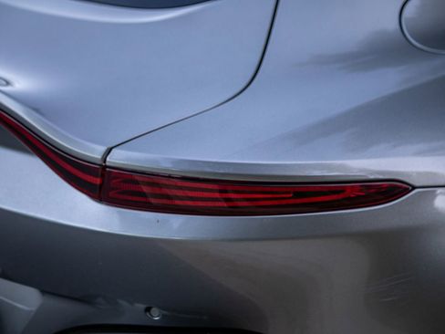 Used 2019 Aston Martin V8 Vantage Coupe image 9