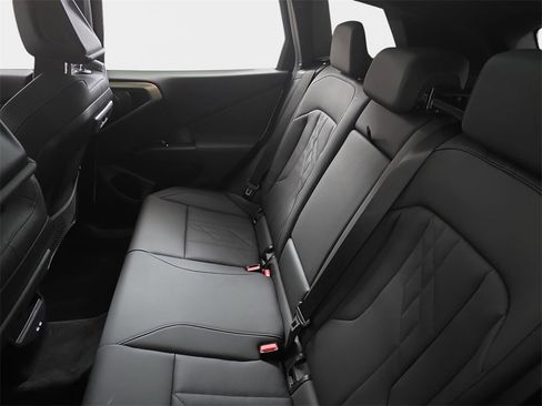 Used 2025 BMW X3 xDrive30i w/ Premium Package image 17