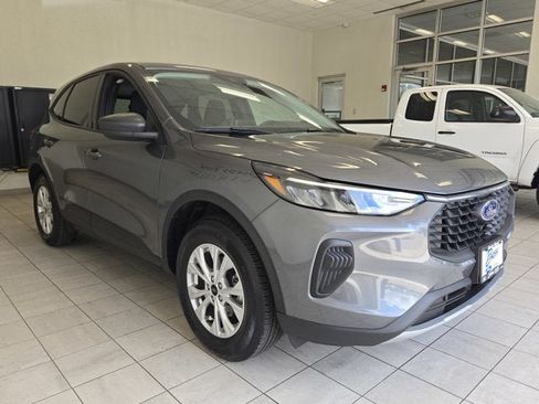 Used 2025 Ford Escape Active AWD/4WD image 3