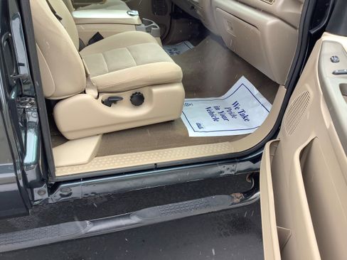 Used 2004 Ford F250 XLT image 8