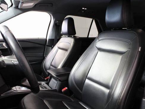 Used 2021 Ford Explorer XLT w/ Equipment Group 202A image 12
