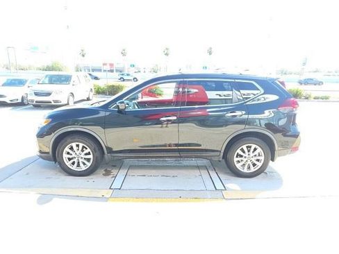 Used 2019 Nissan Rogue SV image 7