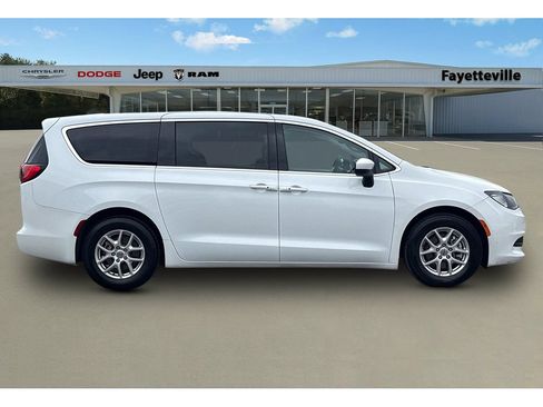 Used 2023 Chrysler Voyager LX FWD image 2