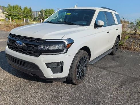 Used 2023 Ford Expedition XLT AWD/4WD image 2