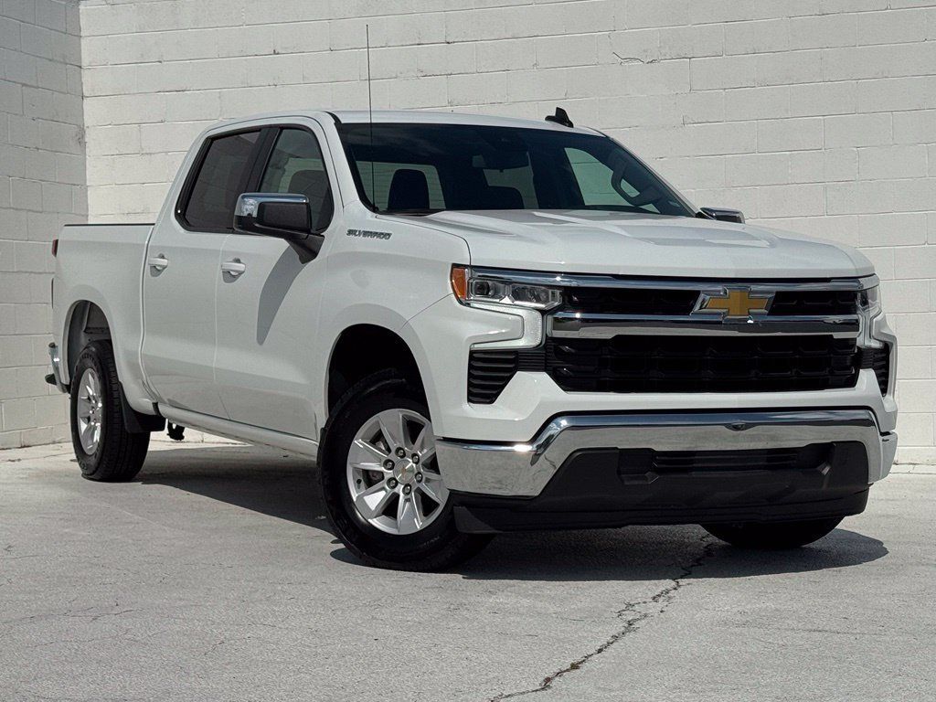 Used 2025 Chevrolet Silverado 1500 LT RWD image 2