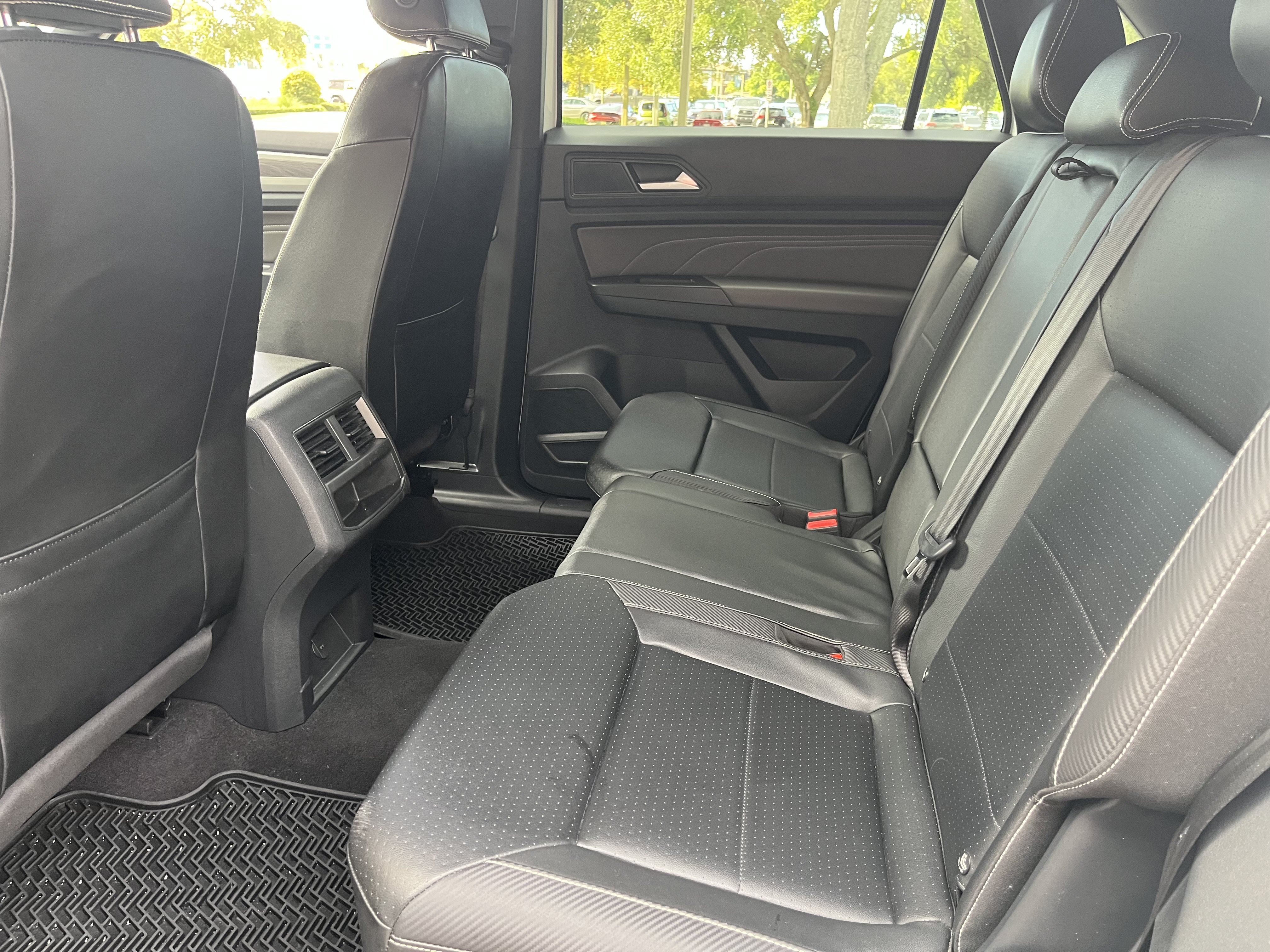 Used 2022 Volkswagen Atlas Cross Sport SE FWD image 2