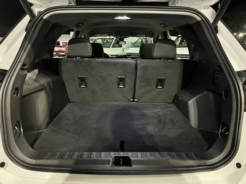 Used 2024 Chevrolet Equinox LT AWD/4WD image 8
