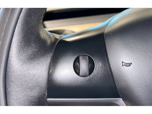 Used 2023 Tesla Model Y Long Range image 23