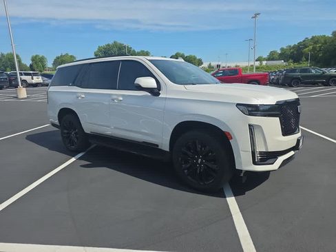 Used 2021 Cadillac Escalade Sport Platinum AWD/4WD image 2