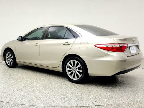 Used 2017 Toyota Camry XLE w/ Moonroof Package FWD image 7