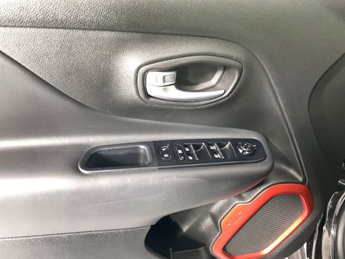 Used 2022 Jeep Renegade Trailhawk image 11