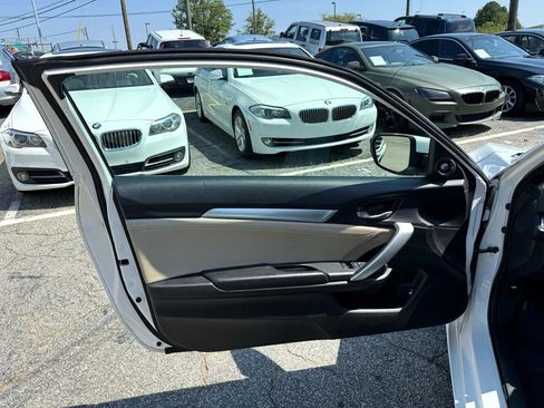 Used 2017 Honda Civic EX-L image 3