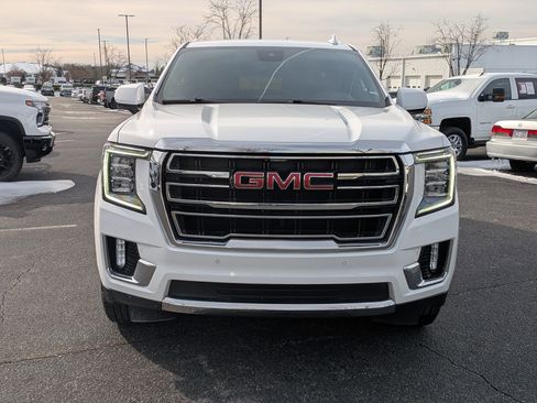 Used 2024 GMC Yukon XL SLT image 3