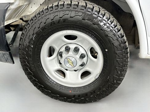 Used 2023 Chevrolet Express 2500 Extended w/ Driver Convenience Package image 28