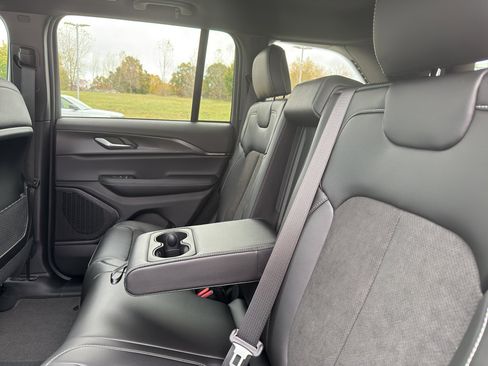 New 2025 Jeep Grand Cherokee Altitude w/ Trailer Tow Package AWD/4WD image 33