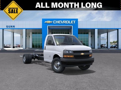 New 2025 Chevrolet Express 4500 w/ Power Convenience Package RWD image 1