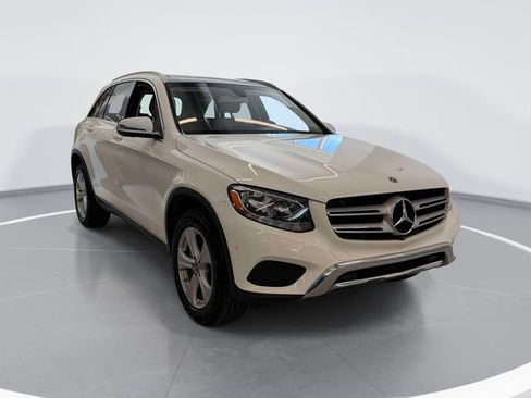Used 2018 Mercedes-Benz GLC 300 4MATIC image 3