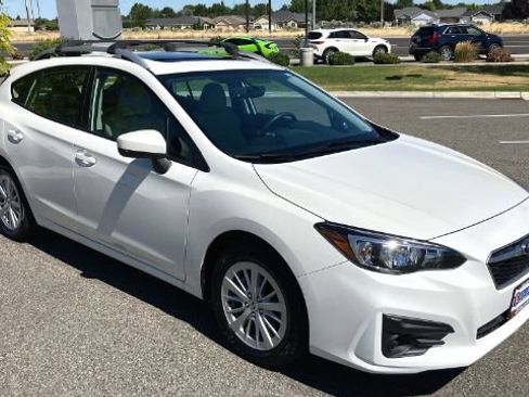 Used 2018 Subaru Impreza 2.0i Premium w/ Popular Package #2 AWD/4WD image 3